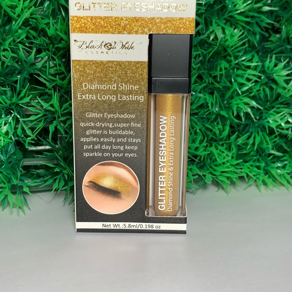 Makeup - Picture 2 of 7